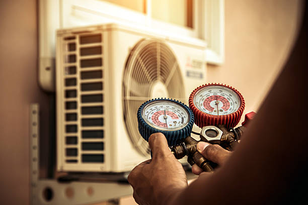 Professional Hvac Installation technician working in Knoxville, AR